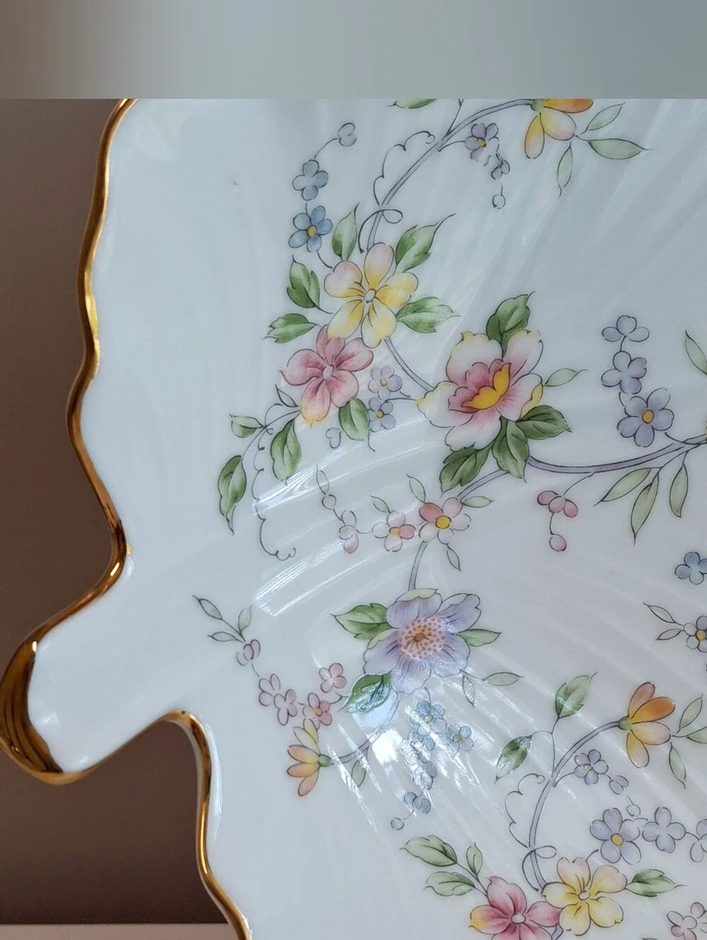 Andrea By Sadek Corona Leaf Shaped Plate Flowers Floral Print